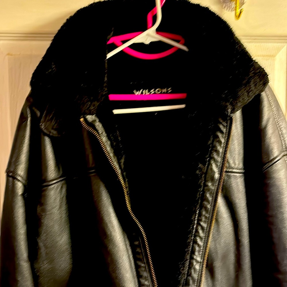 Black leather very warm Wilson’s leather coat with fur